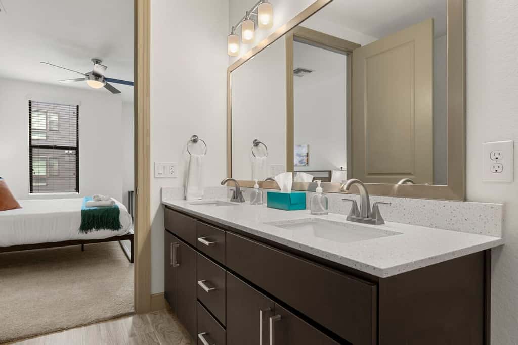 4BR TWO Modern CozySuites