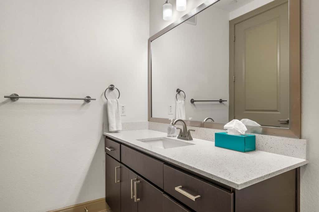4BR TWO Modern CozySuites