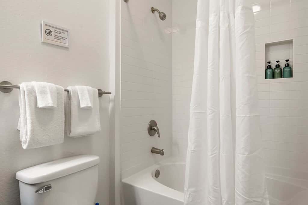 4BR TWO Modern CozySuites