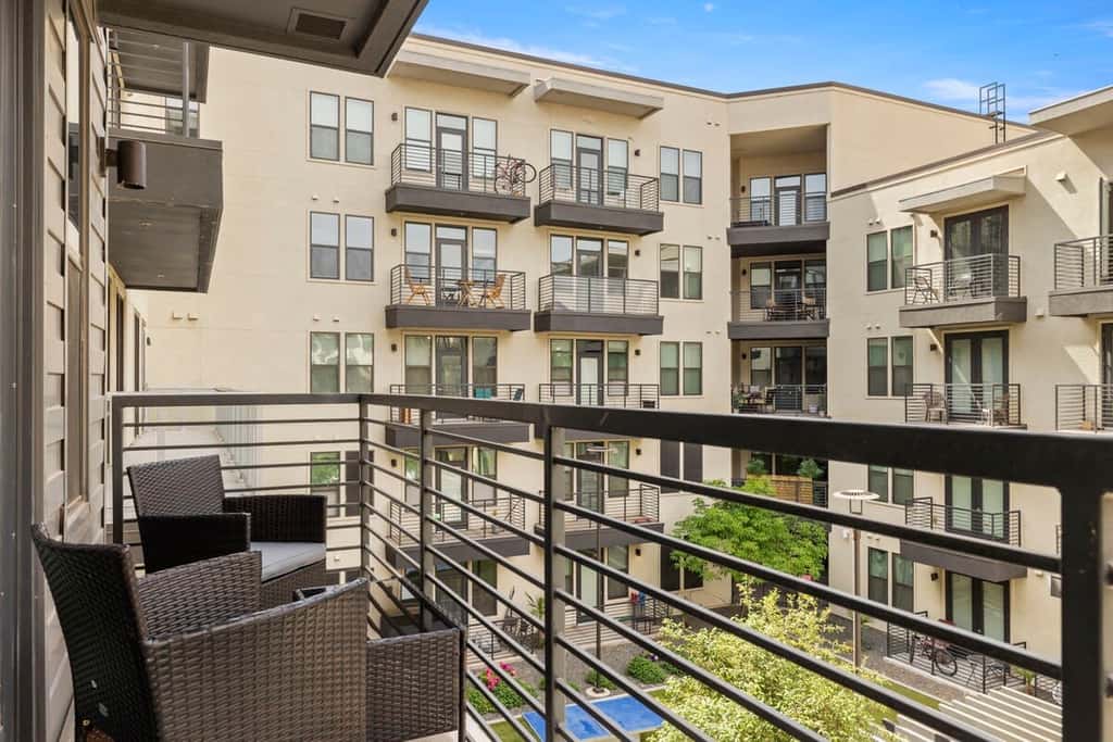 4BR TWO Modern CozySuites