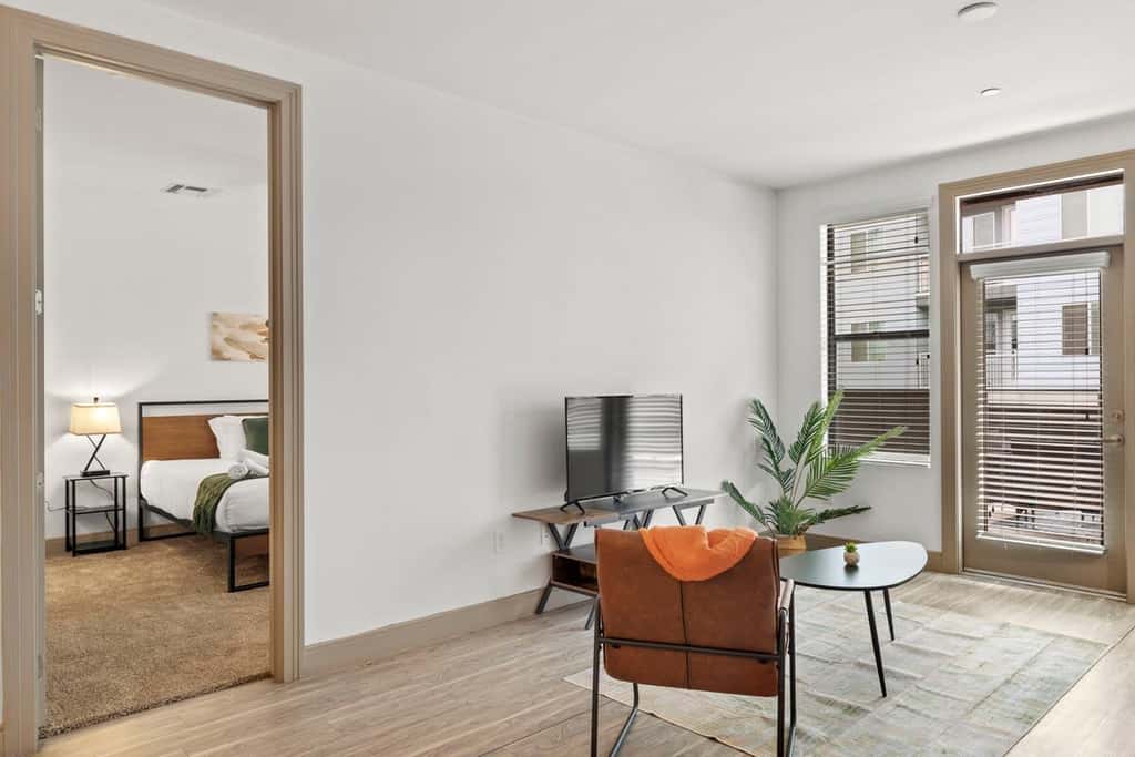 4BR TWO Modern CozySuites