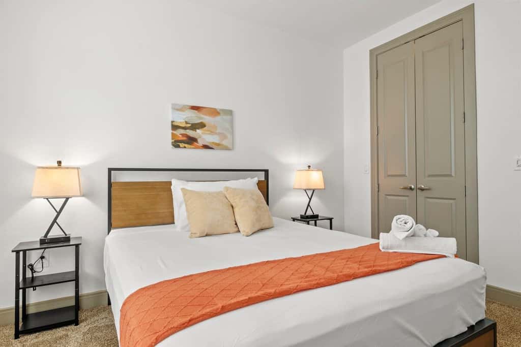 4BR TWO Modern CozySuites