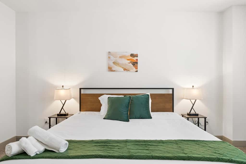 4BR TWO Modern CozySuites