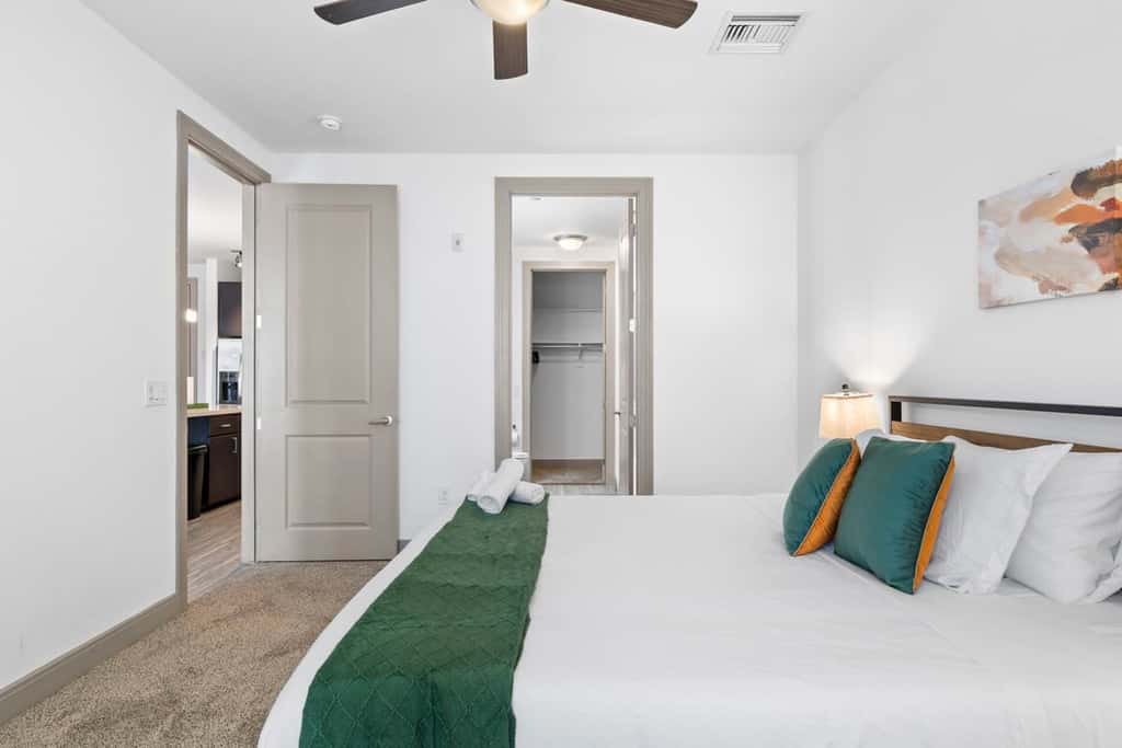 4BR TWO Modern CozySuites