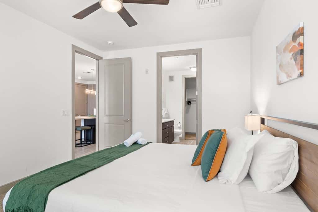 4BR TWO Modern CozySuites