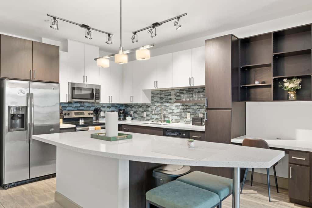 4BR TWO Modern CozySuites