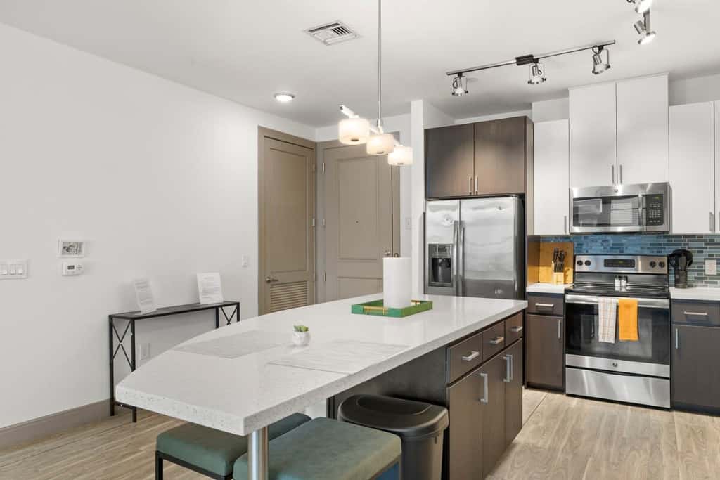 4BR TWO Modern CozySuites