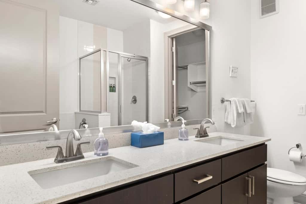 4BR TWO Modern CozySuites