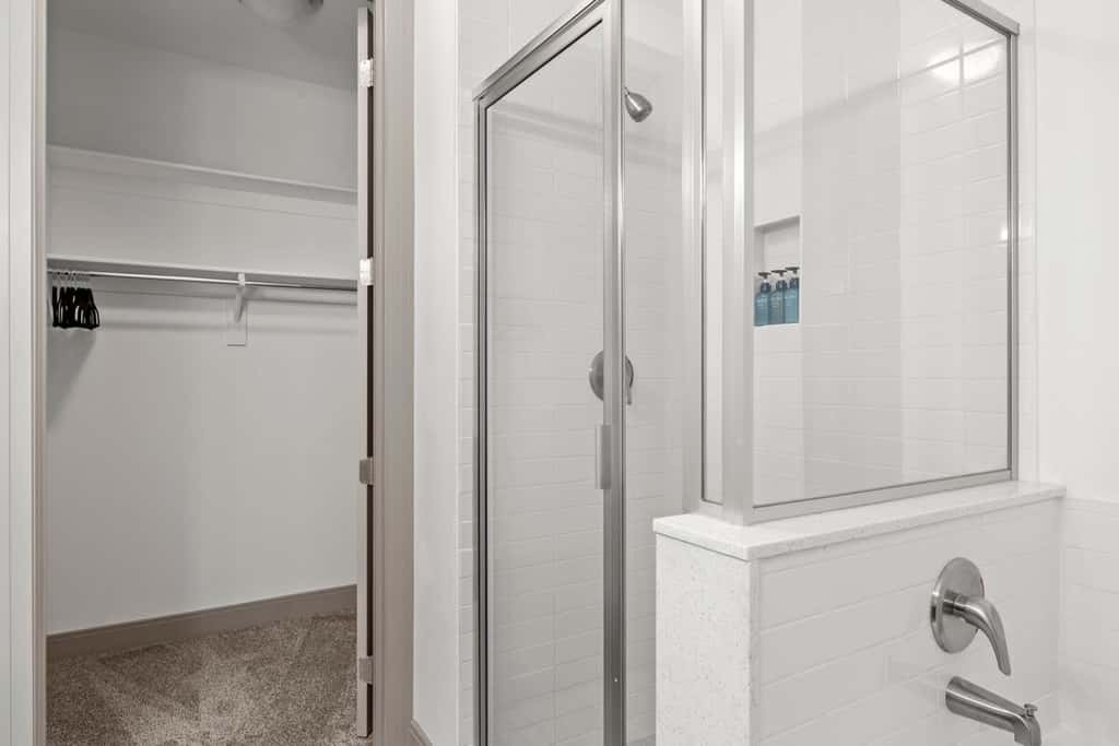 4BR TWO Modern CozySuites