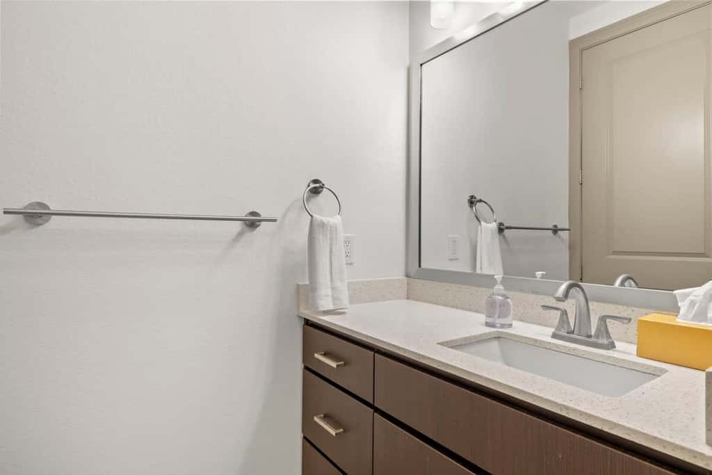 4BR TWO Modern CozySuites