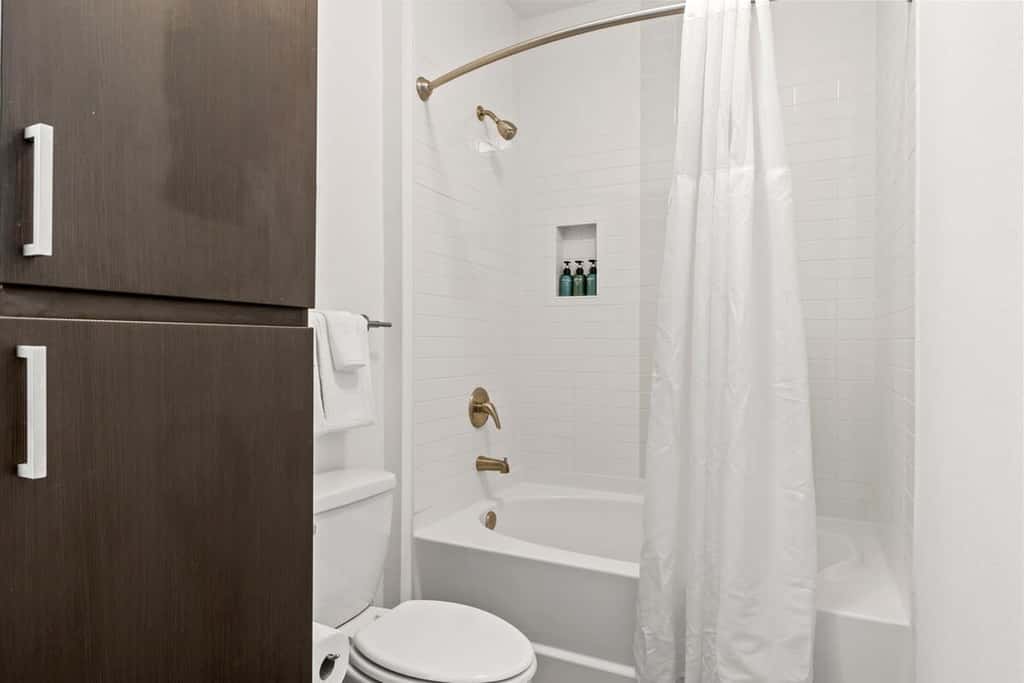 4BR TWO Modern CozySuites