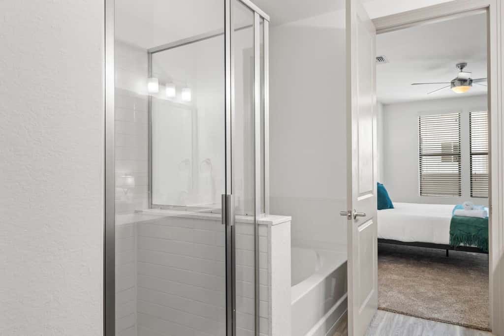 4BR TWO Modern CozySuites