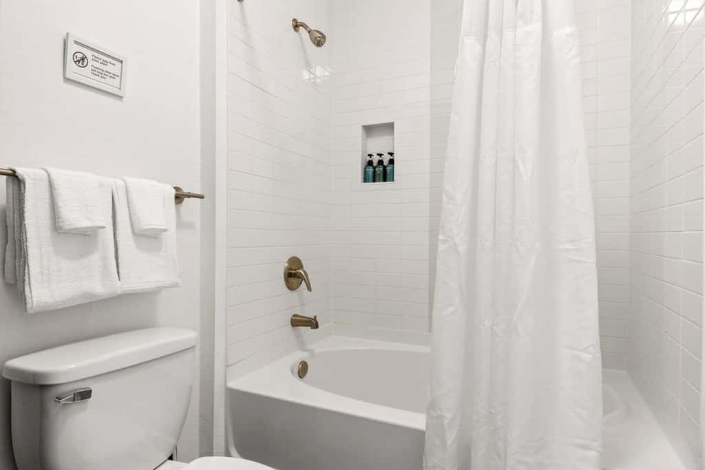 4BR TWO Modern CozySuites