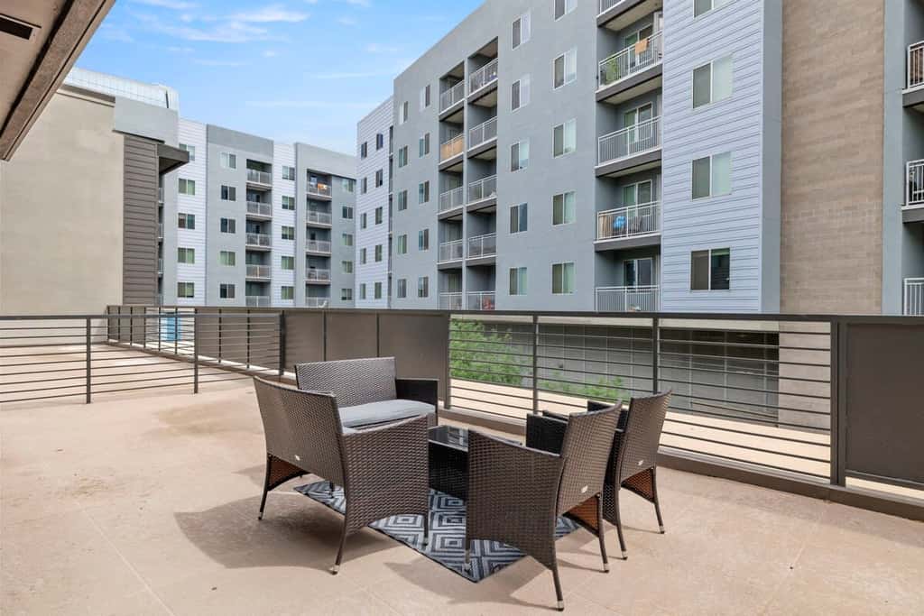 4BR TWO Modern CozySuites