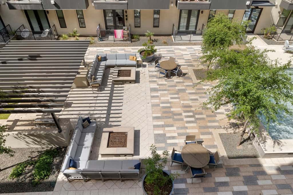 4BR TWO Modern CozySuites