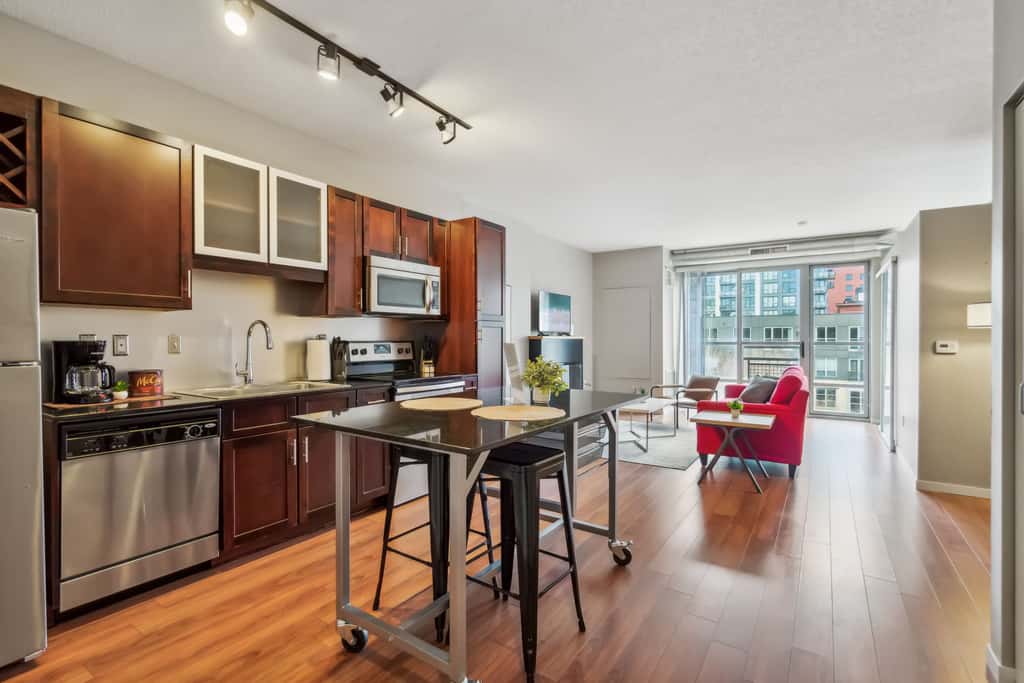 CozySuites 1BR Mill District with pool, gym