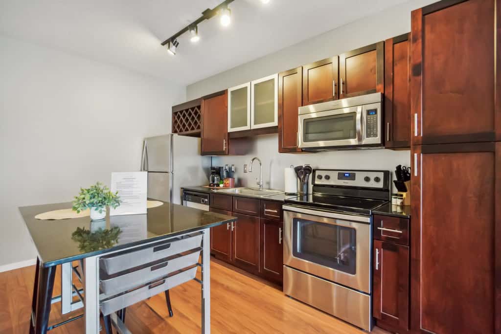 CozySuites 1BR Mill District with pool, gym