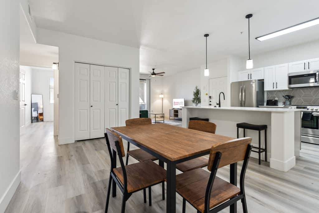 CozySuites Glendale  - Westgate w pool! 2BR