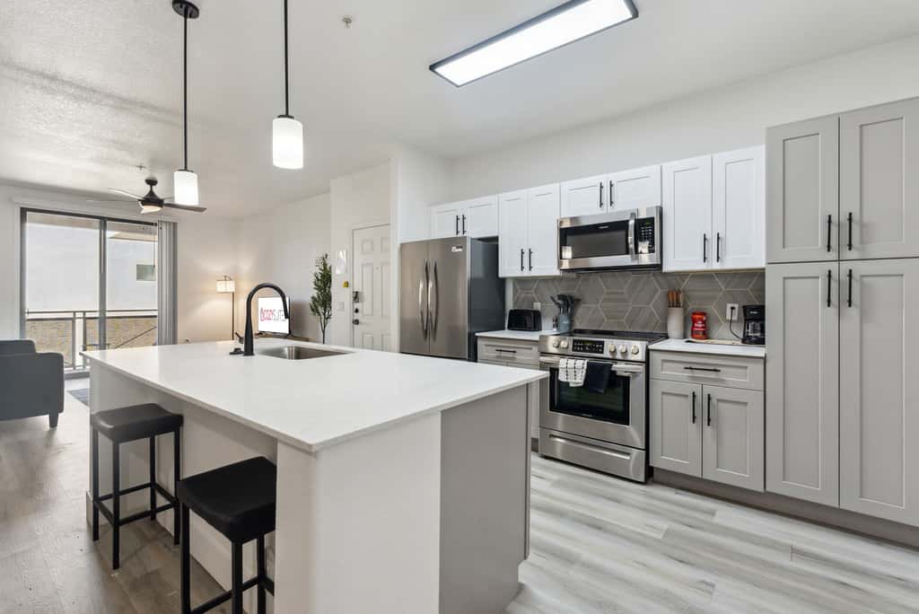 CozySuites Glendale  - Westgate w pool! 2BR