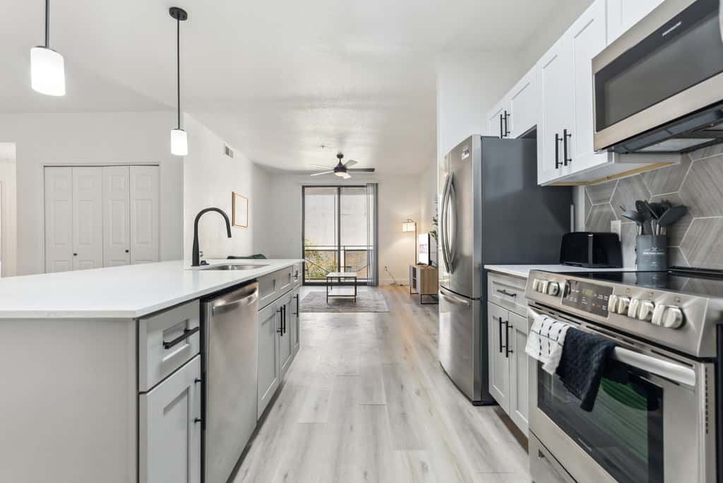 CozySuites Glendale  - Westgate w pool! 2BR