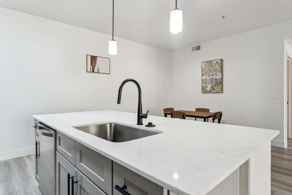 CozySuites Glendale  - Westgate w pool! 2BR