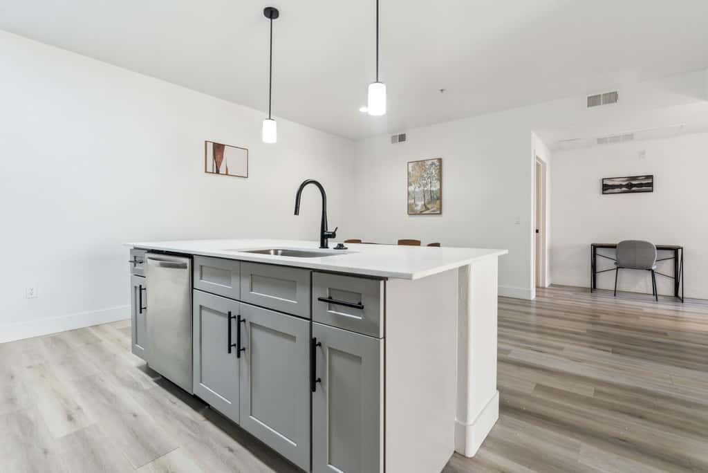 CozySuites Glendale  - Westgate w pool! 2BR