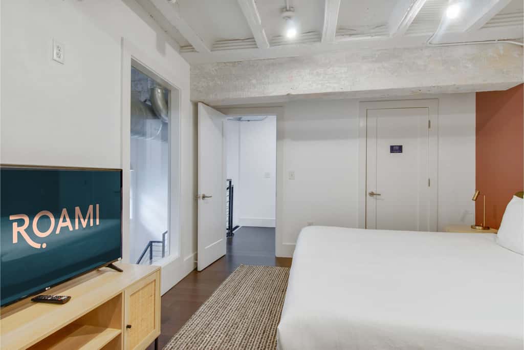 Roami at Motorworks | 2-Story | 1BR Superdome