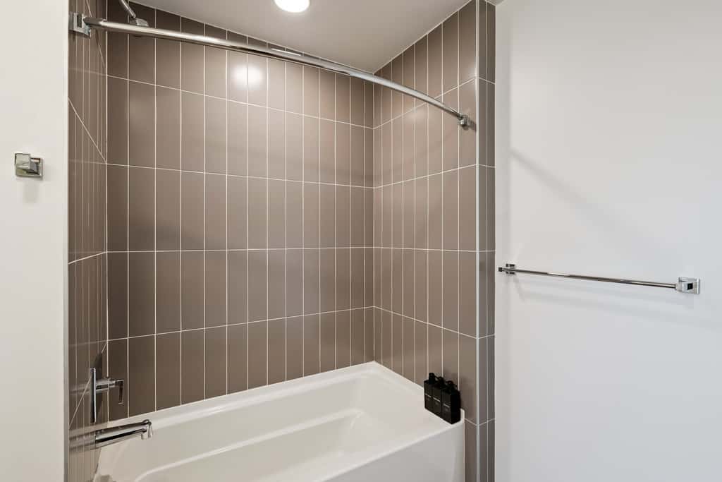 TWO CozySuites Adeline - 3BR