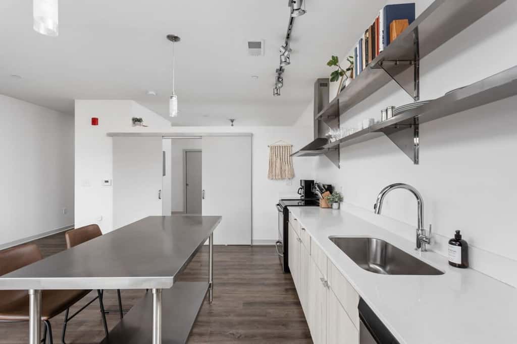 CozySuites I Trendy 1BR, Bottleworks Indy