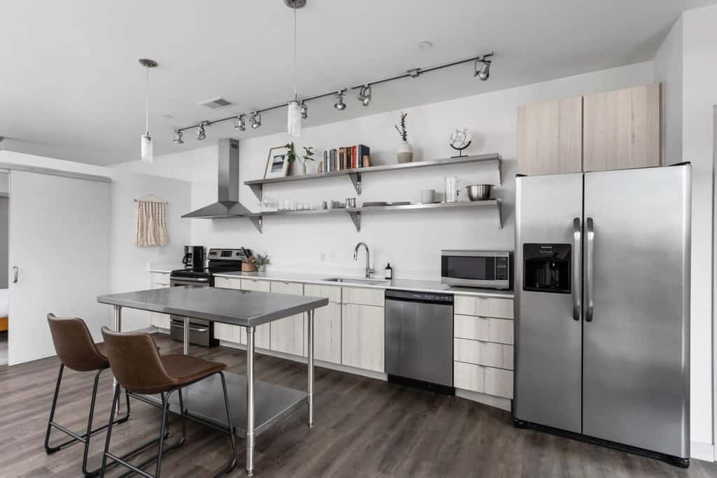 CozySuites I Trendy 1BR, Bottleworks Indy