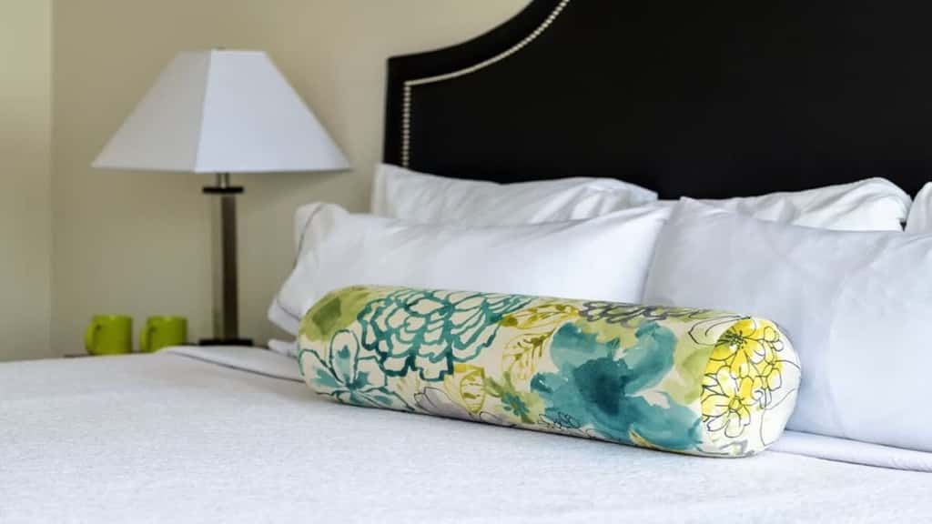 Stylish CozySuites at LTV 1BR with Pool, Gym