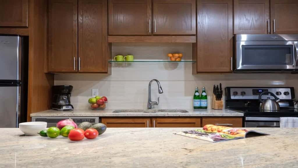 Stylish CozySuites at LTV 1BR with Pool, Gym