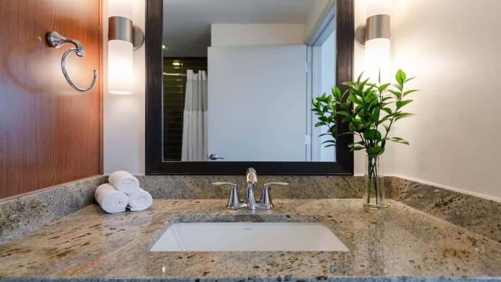 Stylish CozySuites at LTV 1BR with Pool, Gym