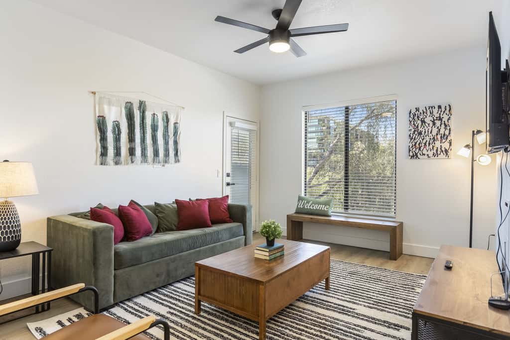 CozySuites 1BR/1BA at Kierland Commons with pool