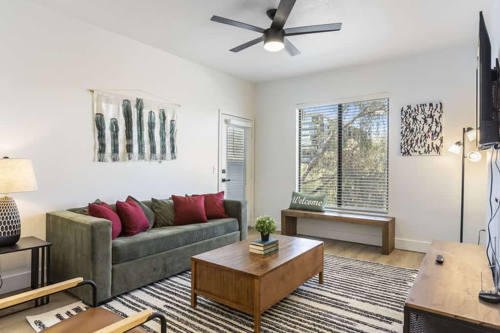 CozySuites 1BR/1BA at Kierland Commons with pool