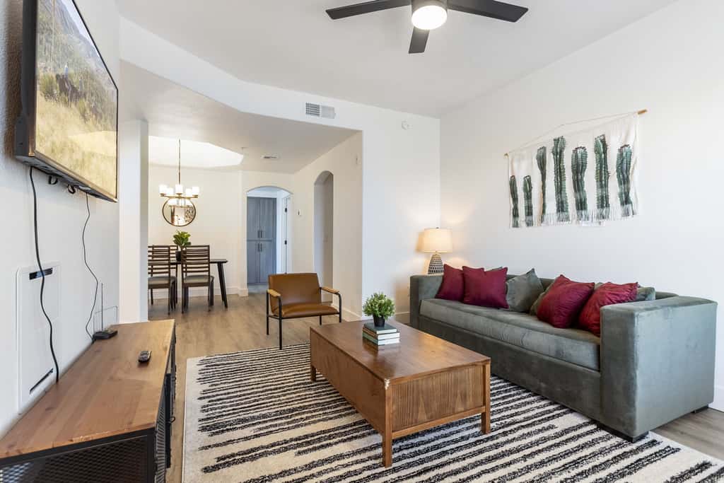 CozySuites 1BR/1BA at Kierland Commons with pool