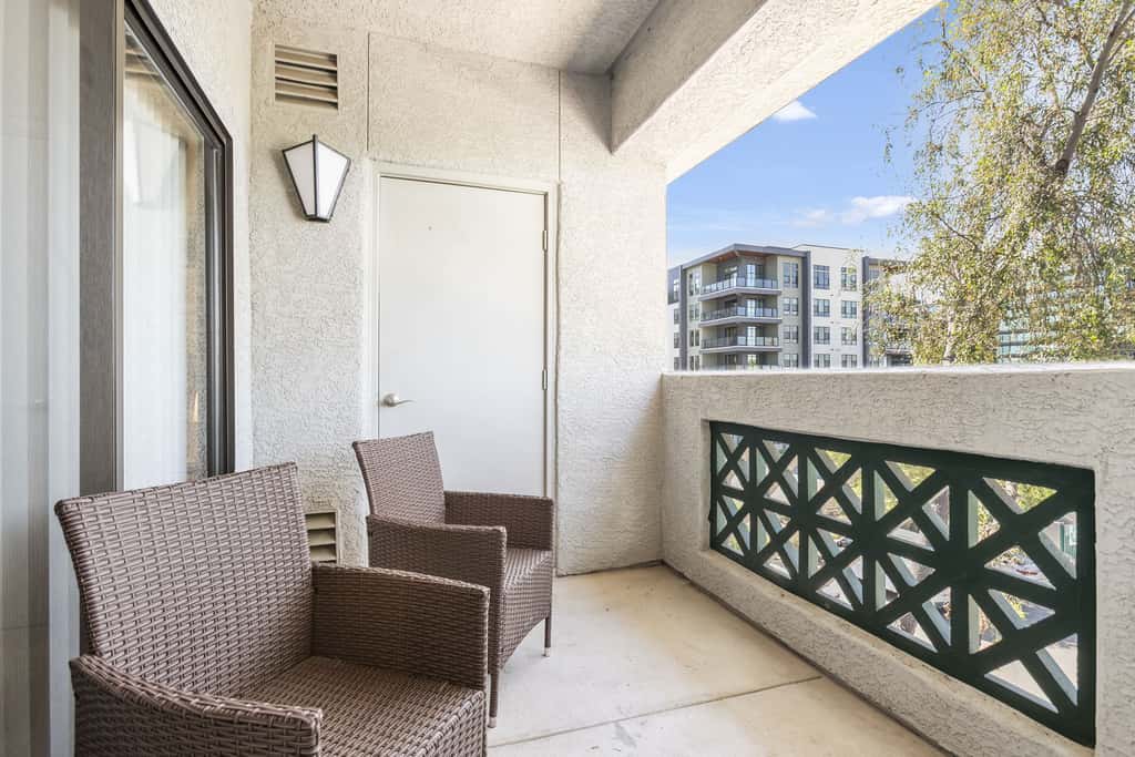 CozySuites 1BR/1BA at Kierland Commons with pool