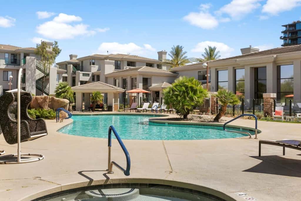 CozySuites 2BR/2BA at Kierland Commons with pool