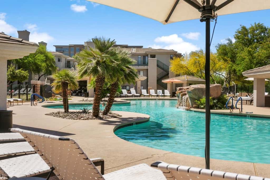 CozySuites 2BR/2BA at Kierland Commons with pool