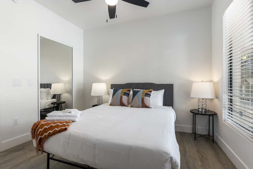 CozySuites 2BR/2BA at Kierland Commons with pool