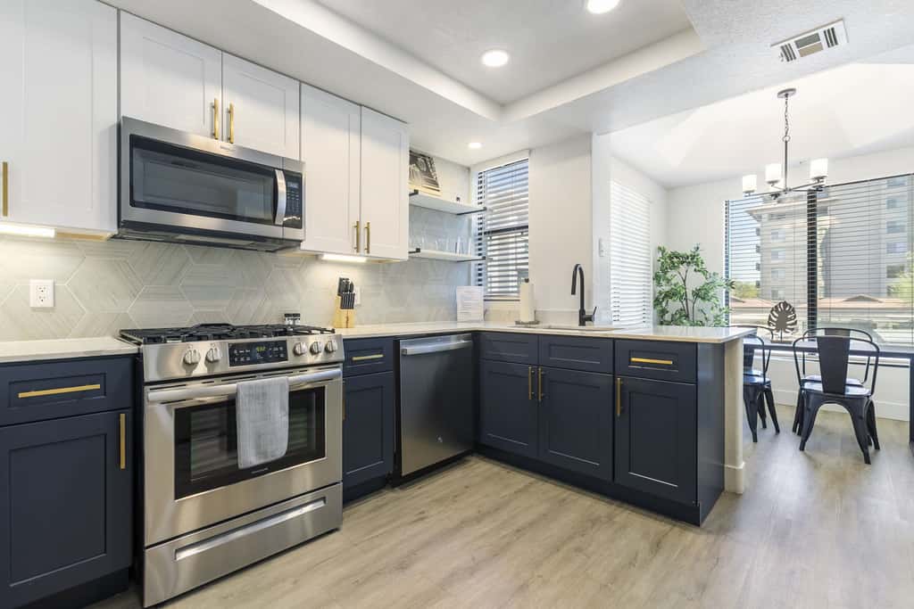 CozySuites 2BR/2BA at Kierland Commons with pool