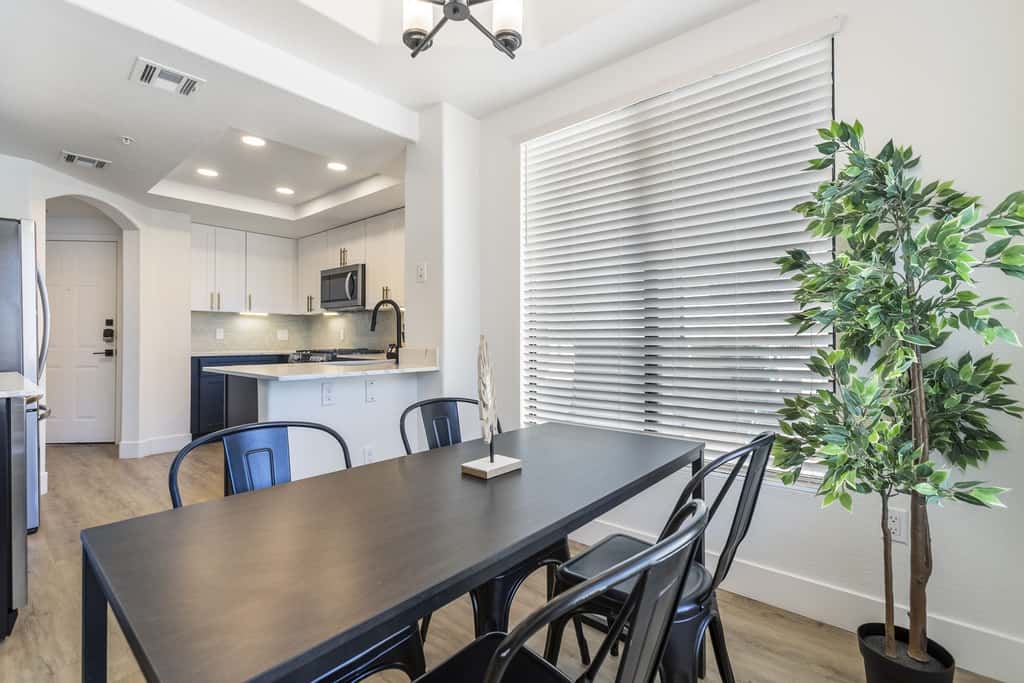 CozySuites 2BR/2BA at Kierland Commons with pool