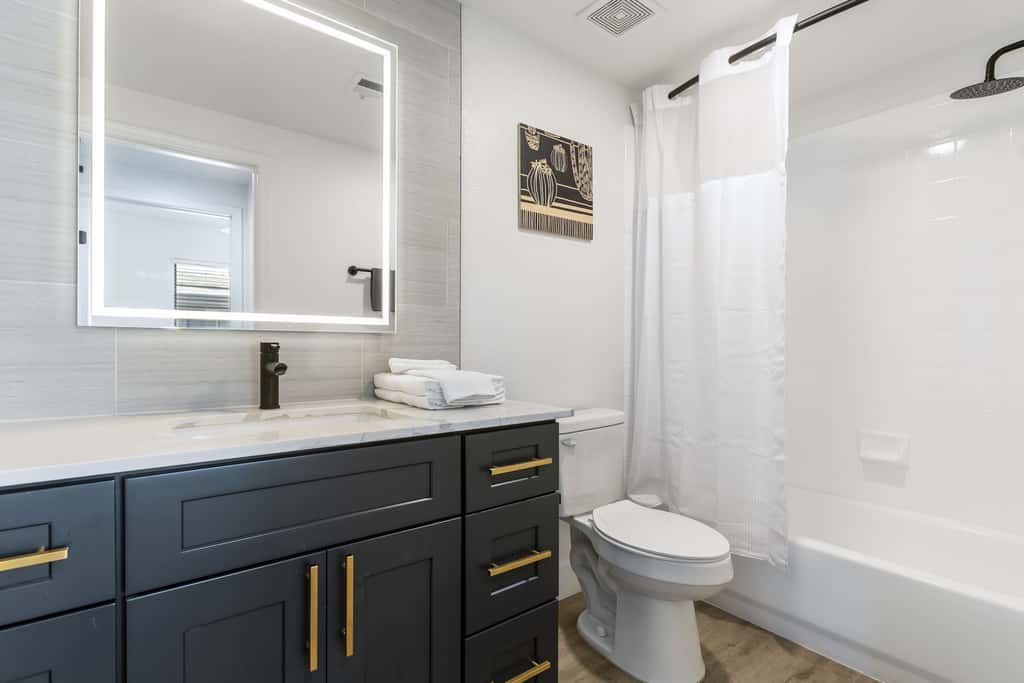 CozySuites 2BR/2BA at Kierland Commons with pool