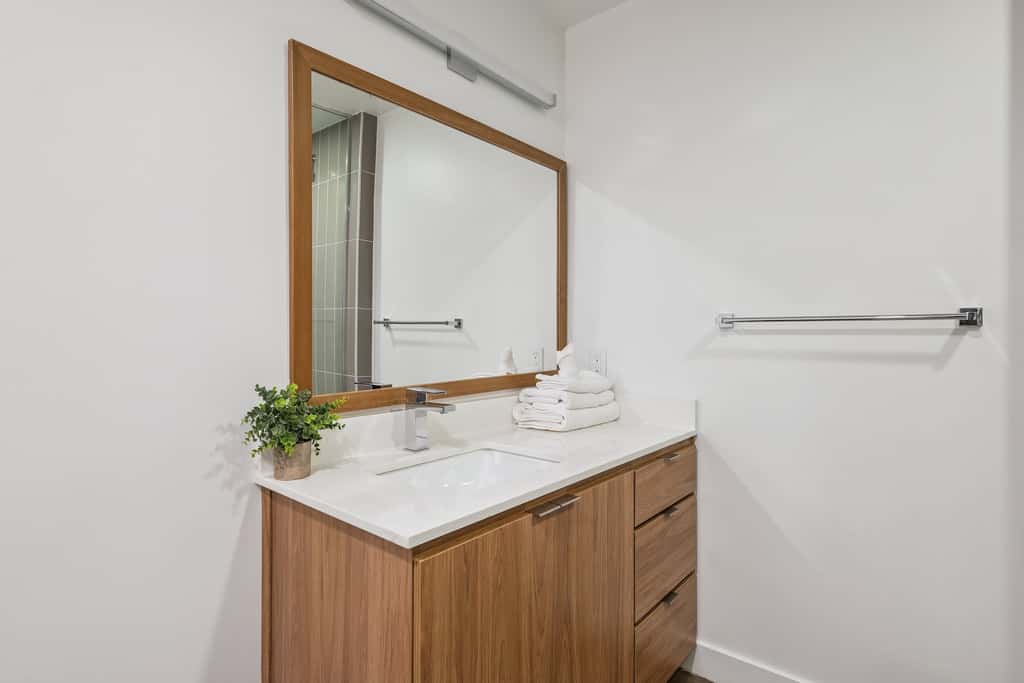 CozySuites Adeline SDO - valet parking, gym, pool!