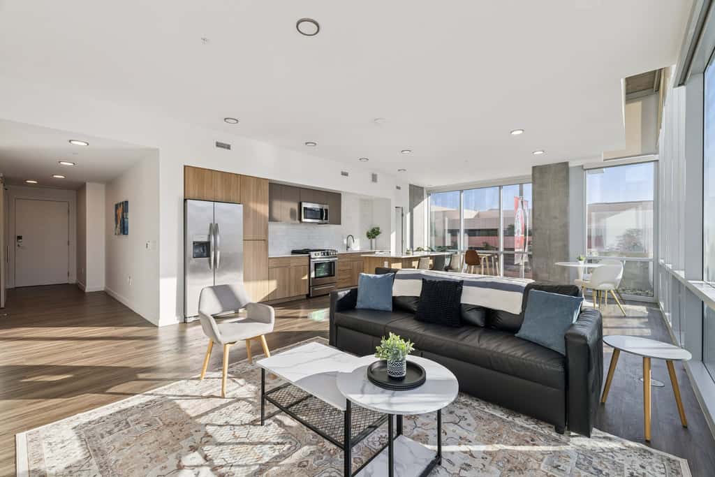 CozySuites Adeline 2BR - gym, pool, valet parking!