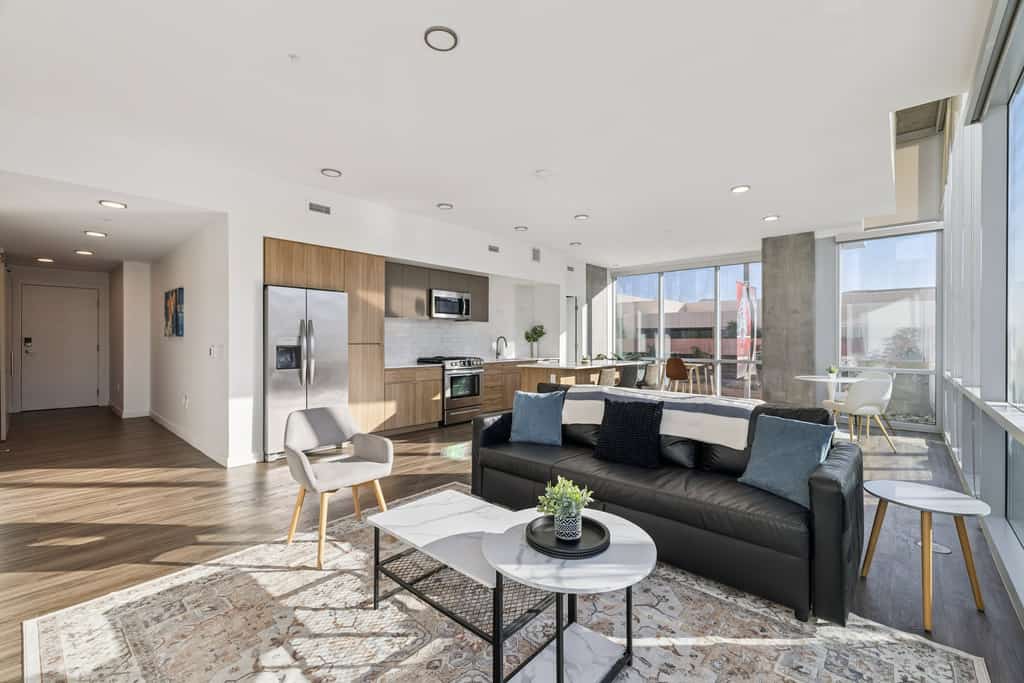 CozySuites Adeline 2BR - gym, pool, valet parking!