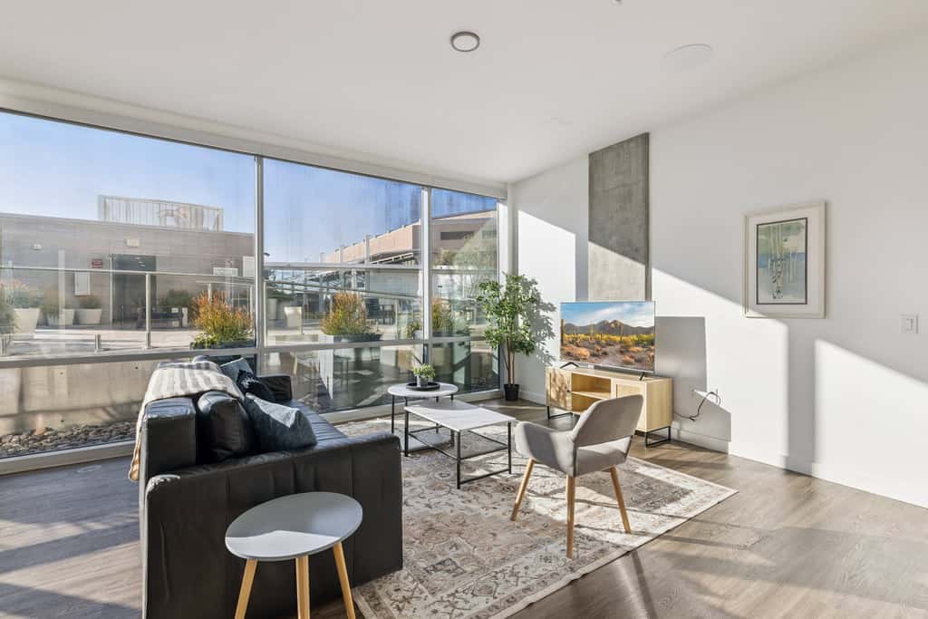 CozySuites Adeline 2BR - gym, pool, valet parking!