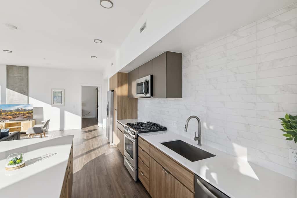 CozySuites Adeline 2BR - gym, pool, valet parking!