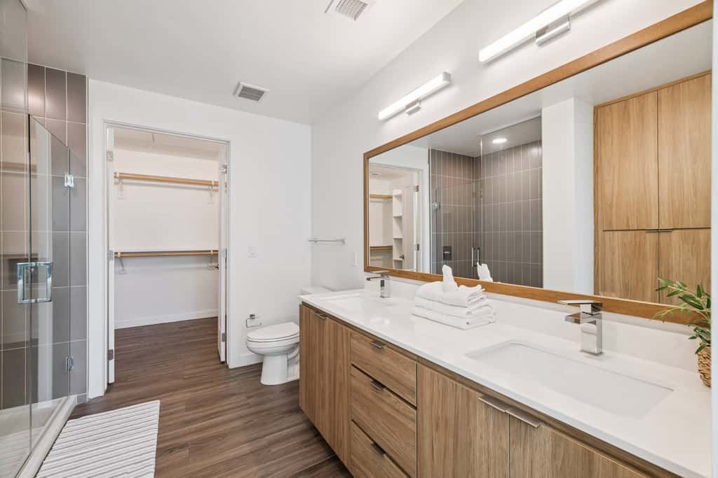 CozySuites Adeline 2BR - gym, pool, valet parking!