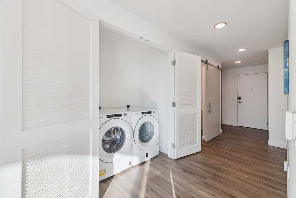 CozySuites Adeline 2BR - gym, pool, valet parking!